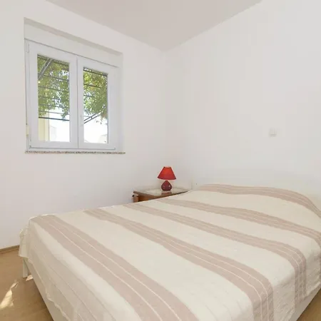 Ferienwohnung Fur 4 Personen Ca 38 Qm In Srima, Dalmatien Norddalmatien شقة